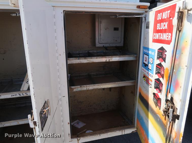 image for item DF2270 2004 International 4400 service truck