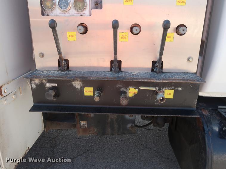 image for item DF2270 2004 International 4400 service truck