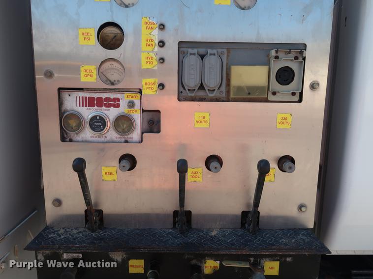 image for item DF2270 2004 International 4400 service truck