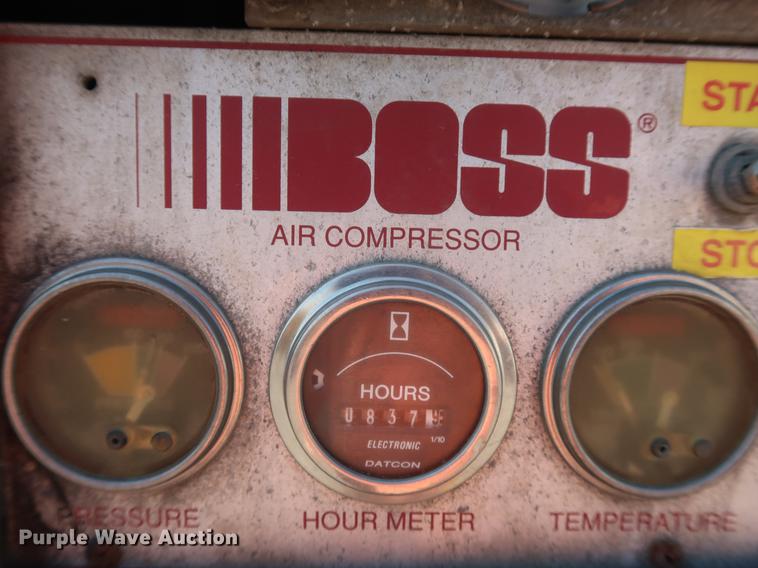 image for item DF2270 2004 International 4400 service truck