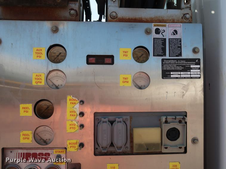 image for item DF2270 2004 International 4400 service truck