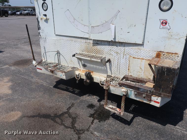 image for item DF2270 2004 International 4400 service truck