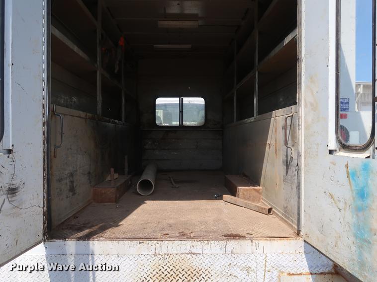 image for item DF2270 2004 International 4400 service truck