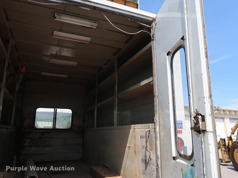 image for item DF2270 2004 International 4400 service truck