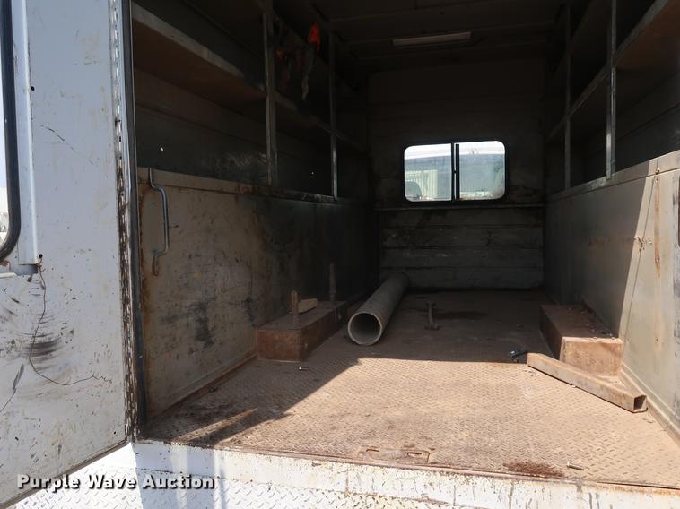 image for item DF2270 2004 International 4400 service truck