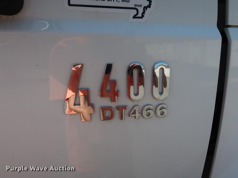 image for item DF2270 2004 International 4400 service truck