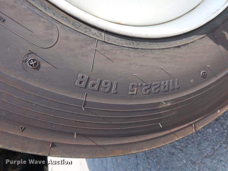 image for item DF2270 2004 International 4400 service truck