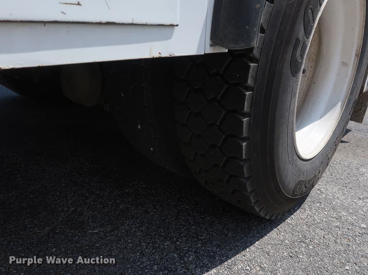 image for item DF2270 2004 International 4400 service truck