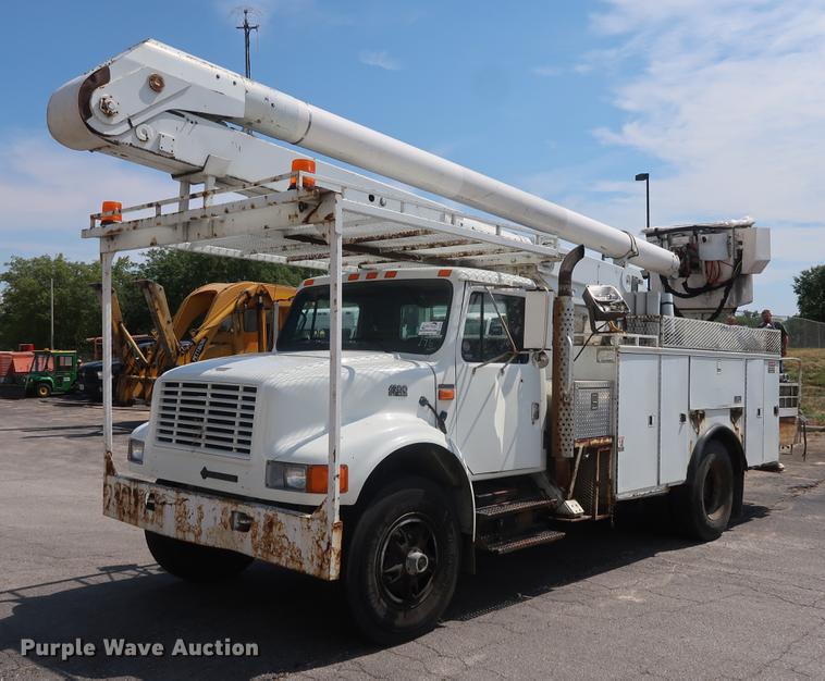 image for item DF2271 1994 International 4900 bucket truck