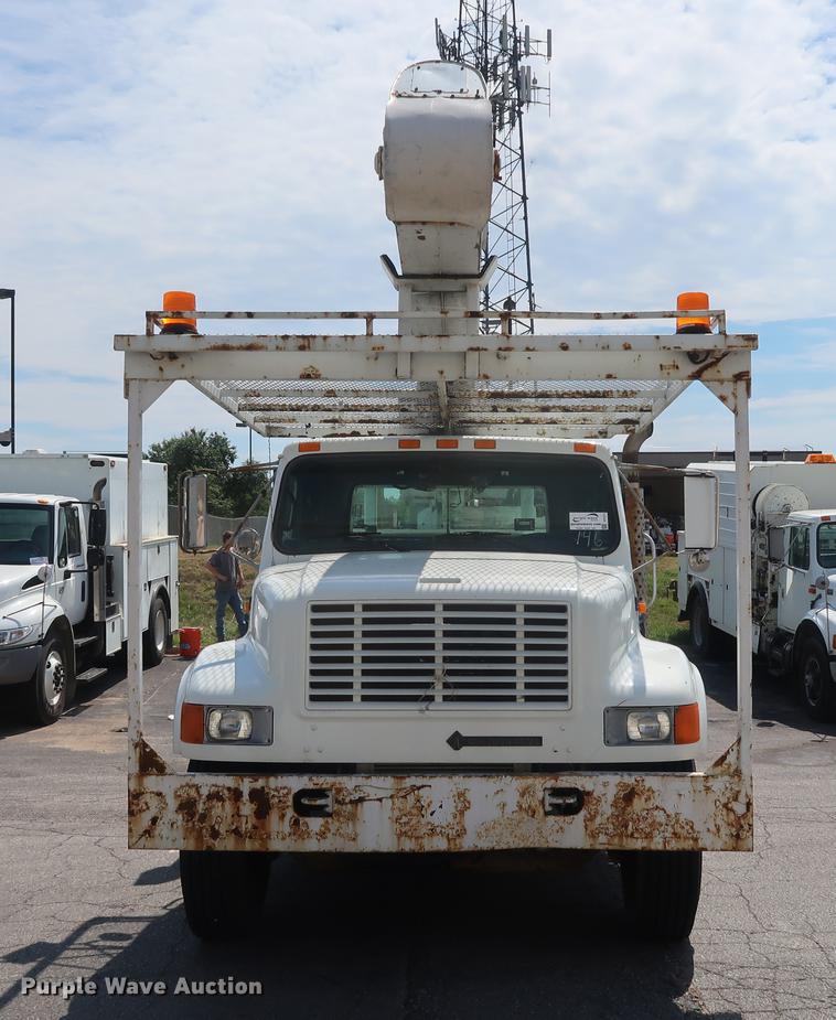 image for item DF2271 1994 International 4900 bucket truck