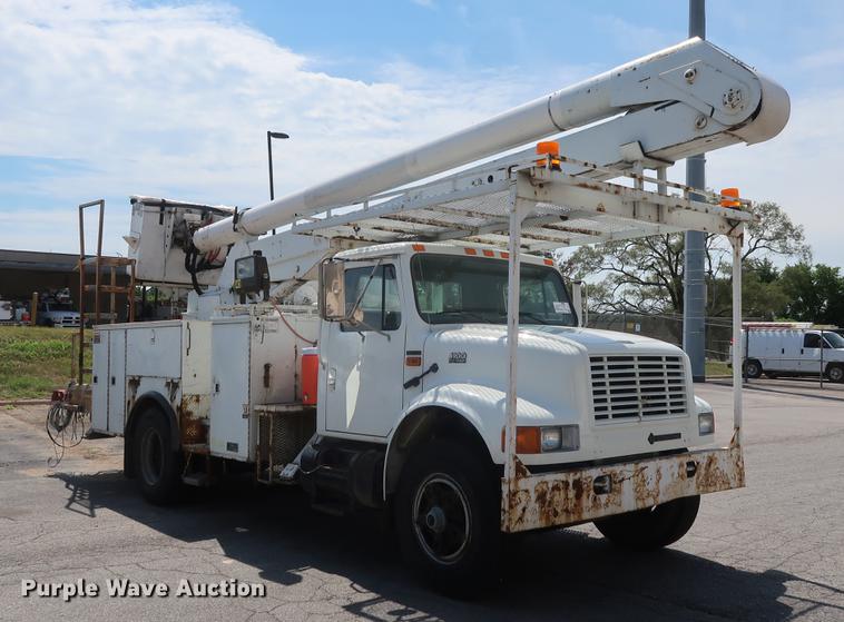 image for item DF2271 1994 International 4900 bucket truck