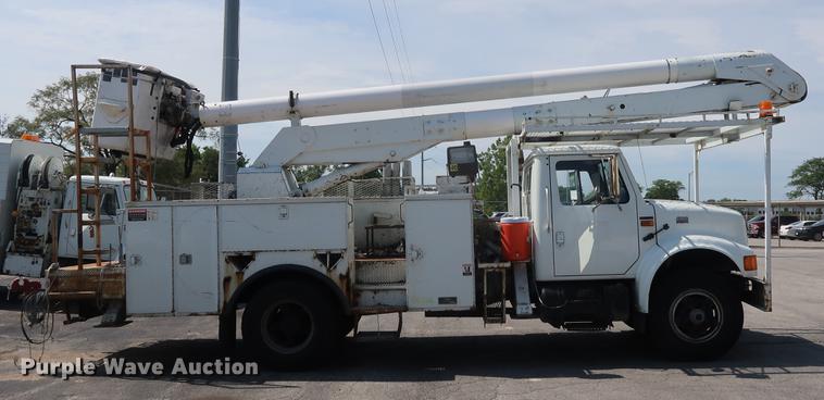 image for item DF2271 1994 International 4900 bucket truck