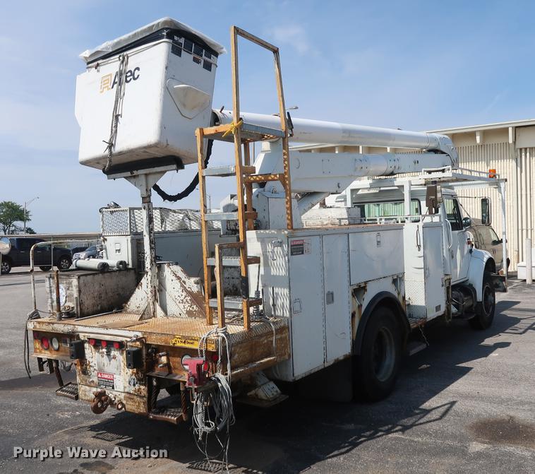 image for item DF2271 1994 International 4900 bucket truck