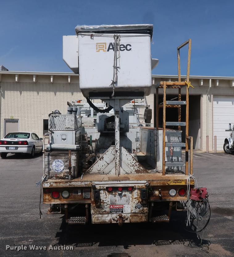 image for item DF2271 1994 International 4900 bucket truck