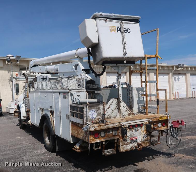 image for item DF2271 1994 International 4900 bucket truck