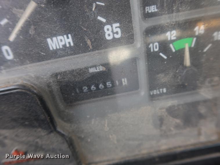 image for item DF2271 1994 International 4900 bucket truck