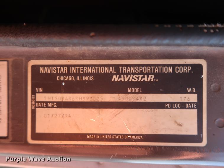 image for item DF2271 1994 International 4900 bucket truck