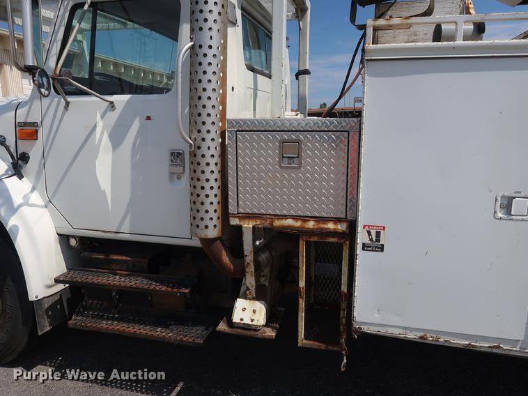 image for item DF2271 1994 International 4900 bucket truck