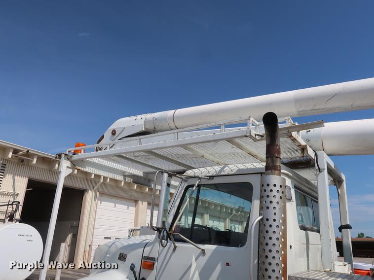 image for item DF2271 1994 International 4900 bucket truck