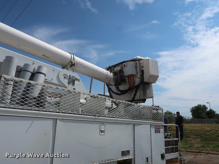 image for item DF2271 1994 International 4900 bucket truck
