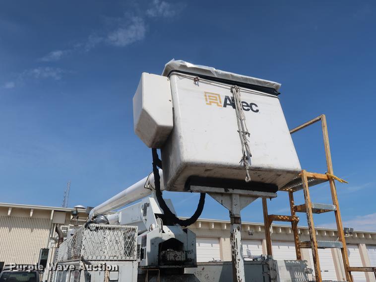 image for item DF2271 1994 International 4900 bucket truck