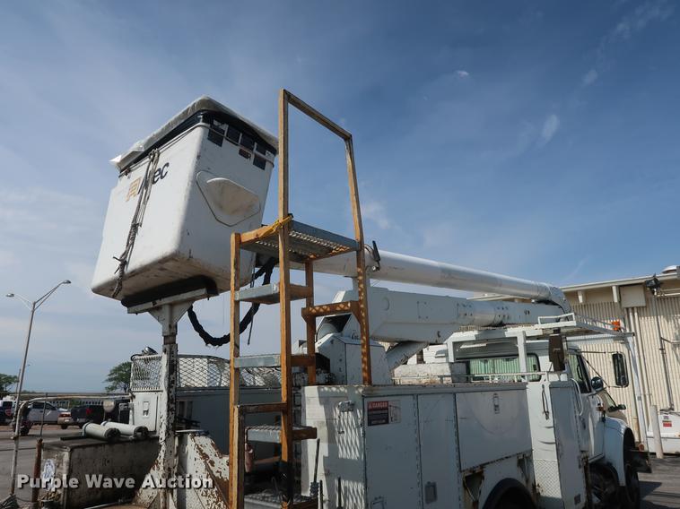 image for item DF2271 1994 International 4900 bucket truck