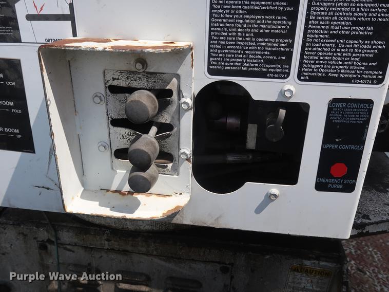 image for item DF2271 1994 International 4900 bucket truck