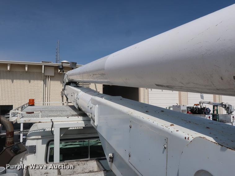 image for item DF2271 1994 International 4900 bucket truck