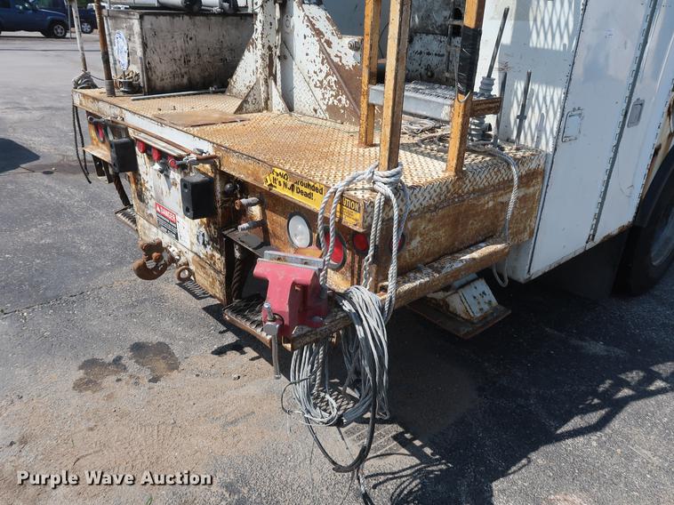 image for item DF2271 1994 International 4900 bucket truck