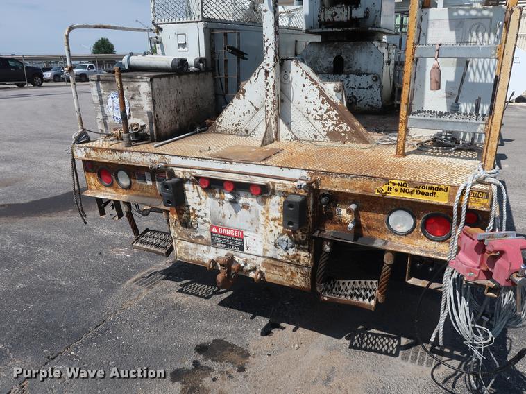 image for item DF2271 1994 International 4900 bucket truck