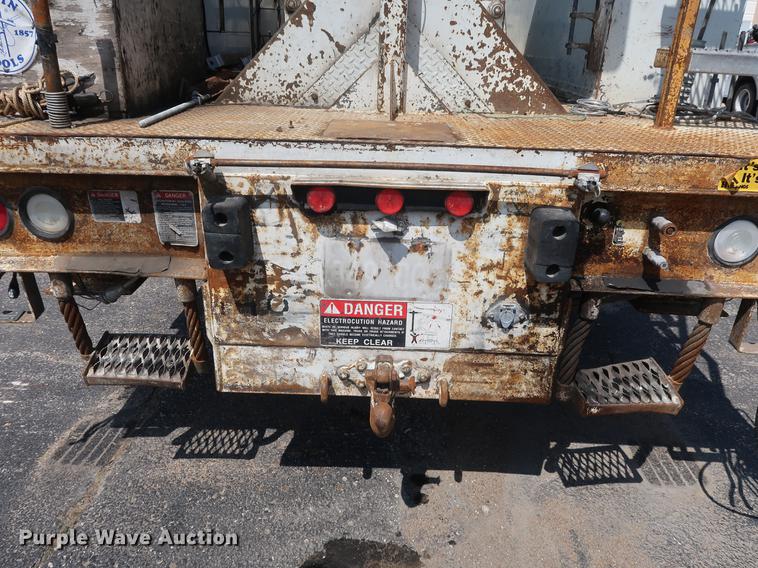 image for item DF2271 1994 International 4900 bucket truck