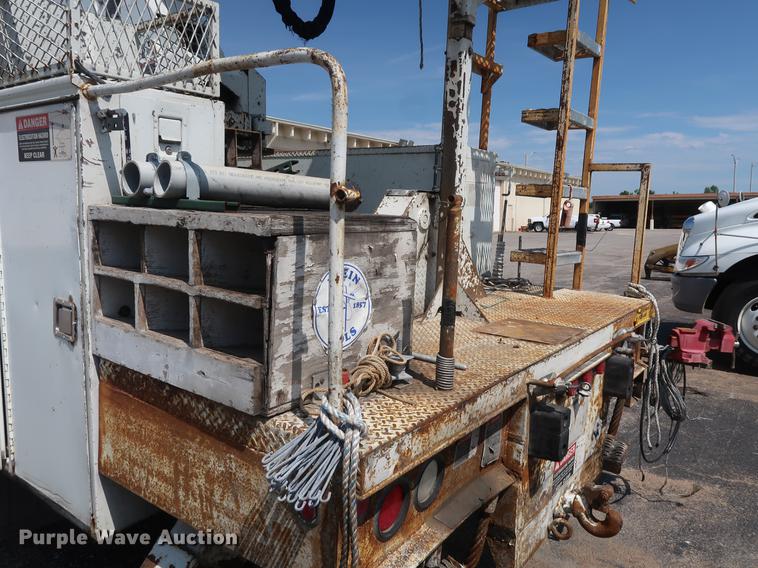 image for item DF2271 1994 International 4900 bucket truck