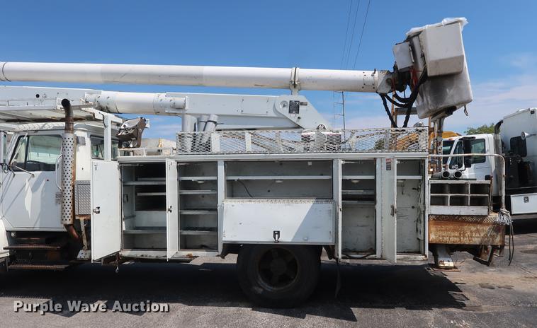 image for item DF2271 1994 International 4900 bucket truck
