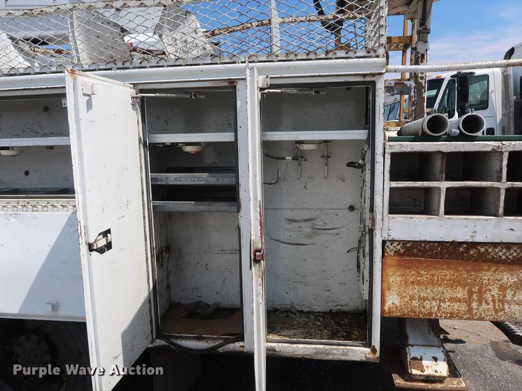 image for item DF2271 1994 International 4900 bucket truck