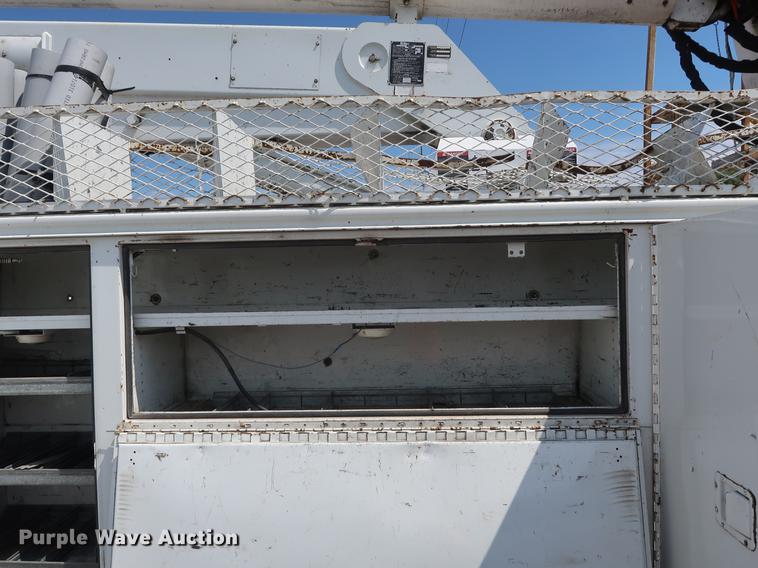 image for item DF2271 1994 International 4900 bucket truck