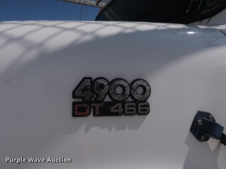 image for item DF2271 1994 International 4900 bucket truck