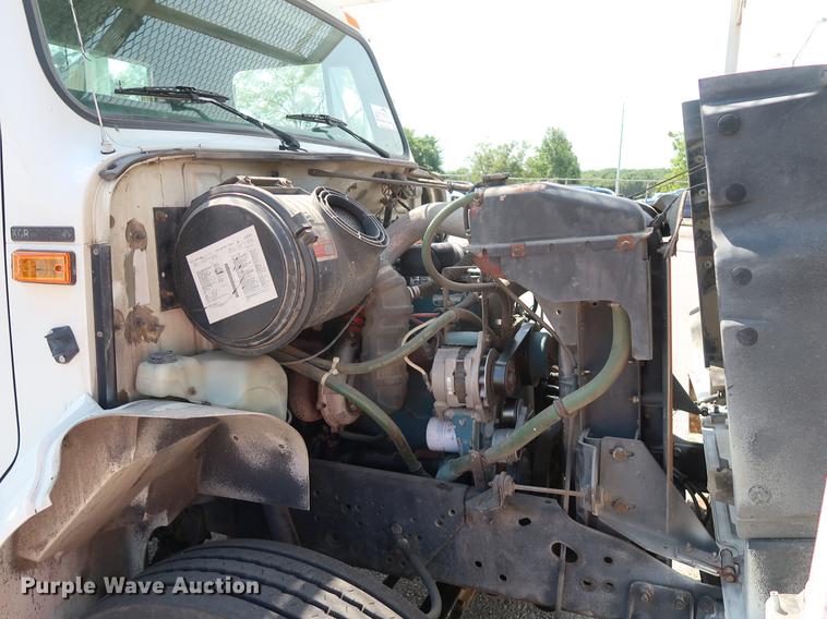 image for item DF2271 1994 International 4900 bucket truck