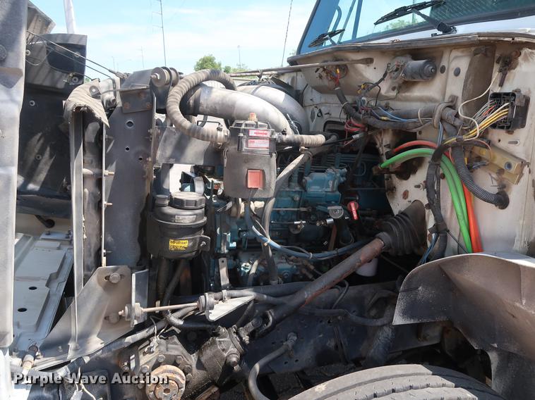 image for item DF2271 1994 International 4900 bucket truck