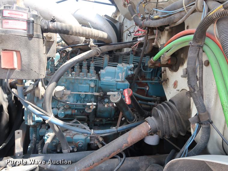 image for item DF2271 1994 International 4900 bucket truck