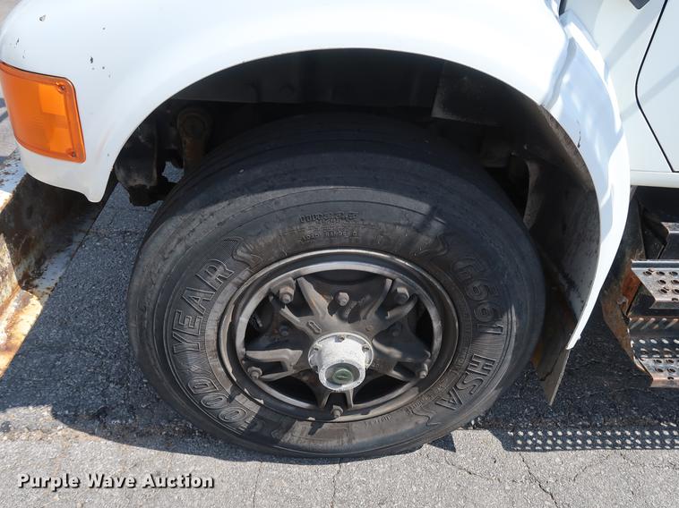 image for item DF2271 1994 International 4900 bucket truck