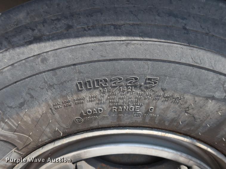 image for item DF2271 1994 International 4900 bucket truck