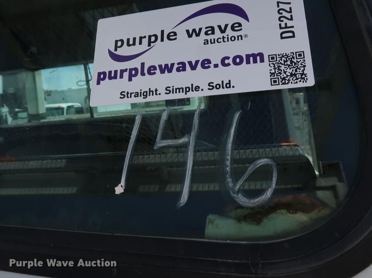 image for item DF2271 1994 International 4900 bucket truck