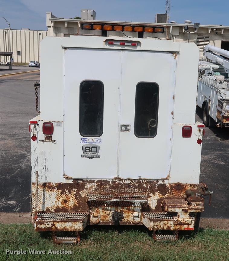 image for item DF2272 1996 International 4900 service truck