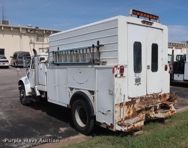 image for item DF2272 1996 International 4900 service truck