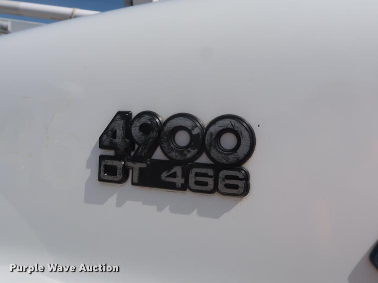 image for item DF2272 1996 International 4900 service truck