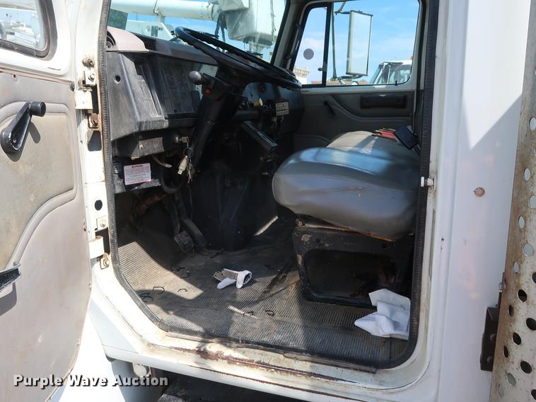 image for item DF2272 1996 International 4900 service truck