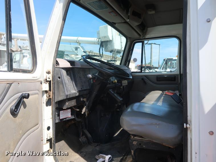 image for item DF2272 1996 International 4900 service truck