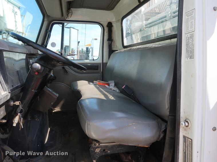 image for item DF2272 1996 International 4900 service truck