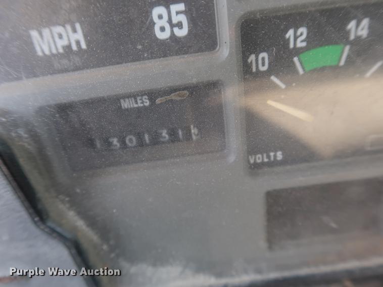 image for item DF2272 1996 International 4900 service truck