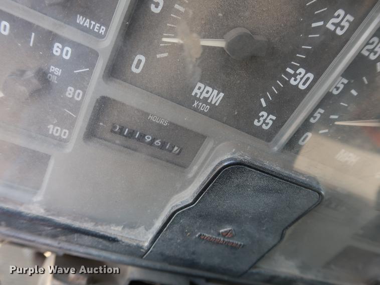 image for item DF2272 1996 International 4900 service truck